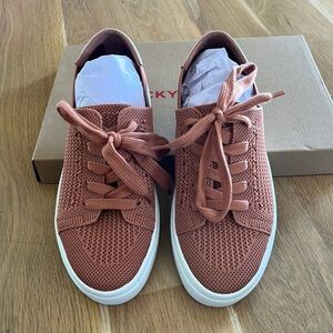 Lucky Brand knit sneakers size 6.5 womens